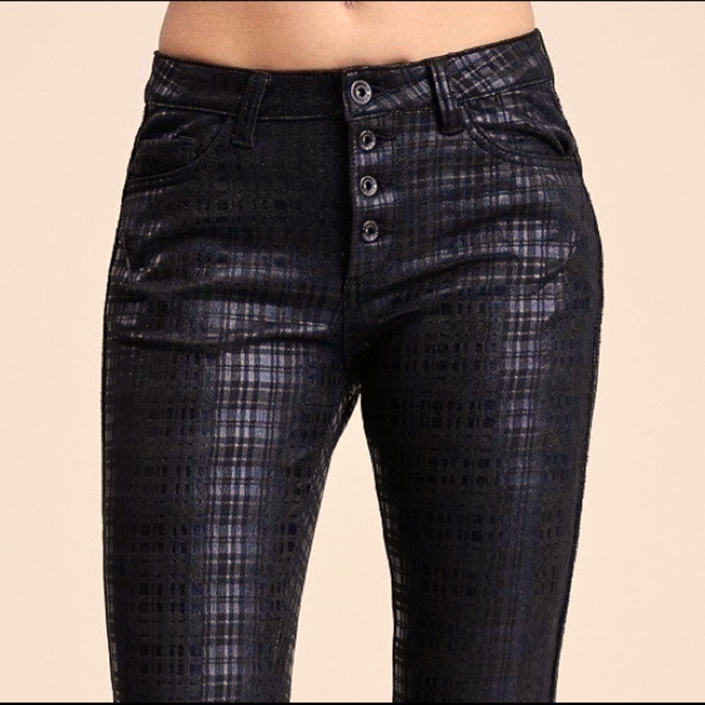 MID-RISE LIGHTWEIGHT BLACK PLAID JEANS - Picture 2 of 16